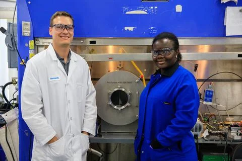 Engineers conduct testing of the Molten Regolith Electrolysis (MRE) inside... Foto stock