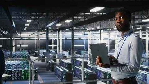 Engineers in data center use laptop to monitor neural network LLM visualization 스톡 사진
