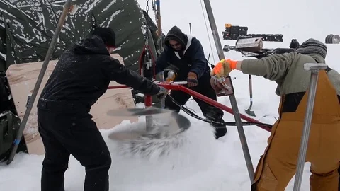 Engineers drilling through snow and ice at Ice Camp Skate, Arctic Circle Video stock 87073247