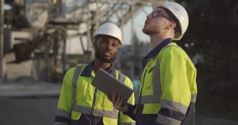 Engineers inspecting oil refinery Stock Footage 114362190