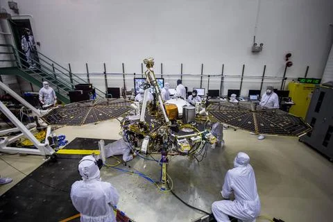 Engineers at Lockheed Martin Space, Denver, Colorado, test the solar array... Foto stock