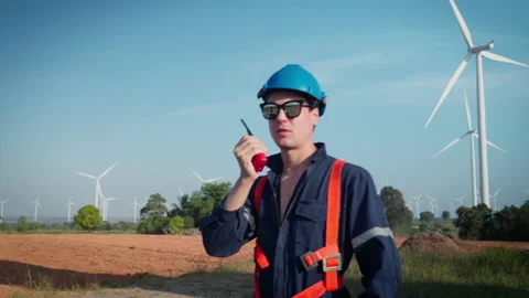 Engineers men working at wind turbine farm. 스톡 동영상 228995439