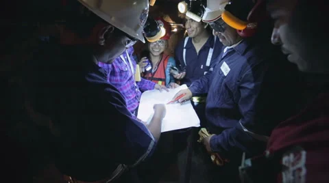 Engineers in mine 動画素材 34299032