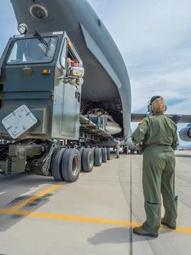 Engineers prepare to test the parachute system for NASAs Orion 스톡 사진