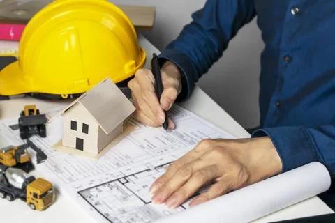 Engineers sit and work on building design and system work.,construction wor.. Fotos de archivo