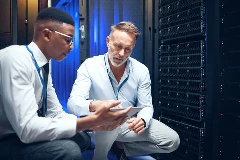 Engineers, tablet or advice in server room for maintenance, programming or 스톡 사진