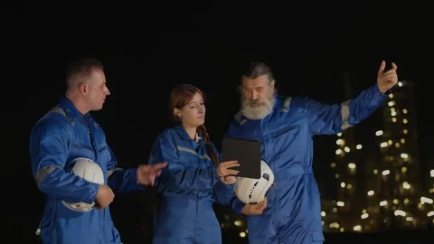 Engineers Team with Senior Supervisor Discussing Night Shift Inspection Oil.. Stock Footage 347724933