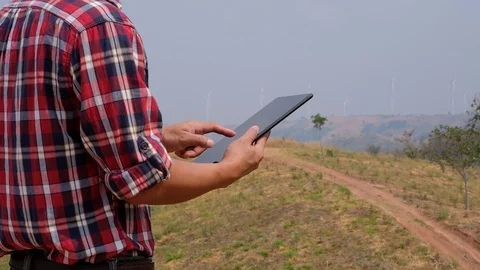 Engineers use the tablet to inspect wind turbines Stock-Footage 124779970