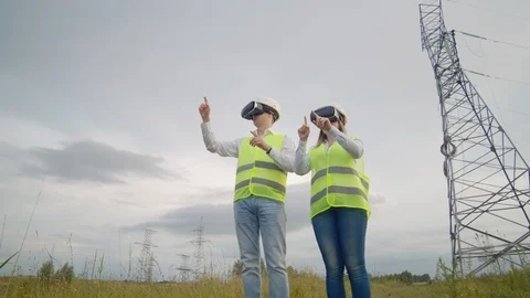 Engineers work with augmented reality using 3D virtual reality glasses. Female Vidéo 113402672