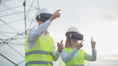 Engineers work with augmented reality using 3D virtual reality glasses. Female Vidéo 113403391