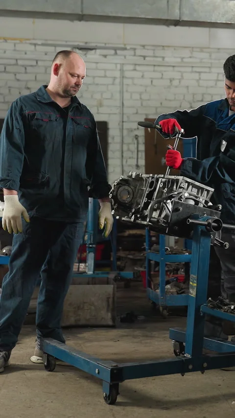 Engineers Working on Car Engine in Automotive Workshop 動画素材 318256285