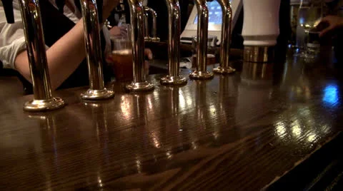 English pub, draft beer Video stock 25005929