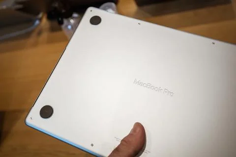 Engraved text on the new Apple Computers MacBook book pro 16 inch laptop Stockfoto's