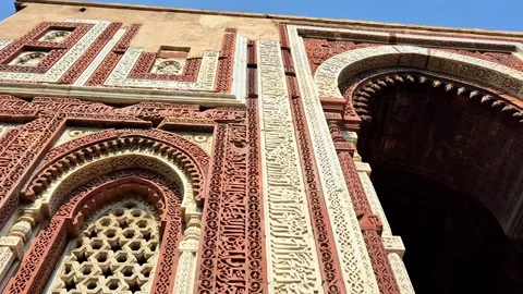 Engraving work on stone at Qutub Minar Видео 320711199