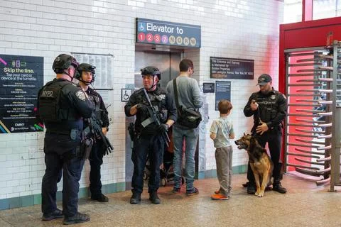 Enhanced security after terror attack outside Gracie Mansion in New York, USA -  Stock Photos