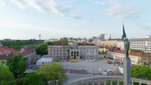 Enjoy the Scenic Views of Vienna, which is Austrias beautiful Capital situated Vídeo Stock 310284024
