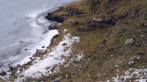 Enjoy the winter in the mountains 库存影片 100979479