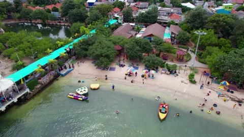 ENJOYING BEACH 库存影片 201213219