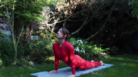 Enjoying a calming yoga stretch 스톡 동영상 336781053