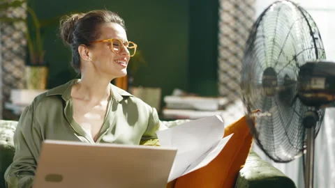 Enjoying Cool Air While Working Remotely Видео 330922727