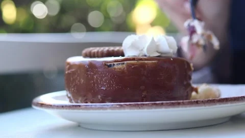 Enjoying dessert at a cafe while having coffee in the afternoon Video stock 345624085