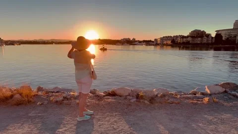 Enjoying a sunset in the inner harbor Video stock 203859381