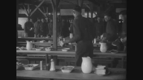 Enlisted men enter and dine the army food in the mess hall - 1917-1918 Vídeos de archivo 83702558