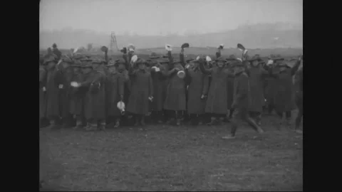 Enlisted men receive food in queue - 1917-1918 Vídeos de archivo 83702759