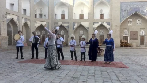 The ensemble performs national Uzbek dances and songs. Stock-Footage 129537903