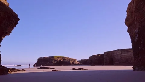 Enter beach catedrales people 2 Video stock 259284007