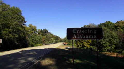 Entering Alabama sign Vídeo Stock 34658997