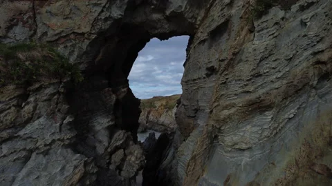 Entering a cave Vídeo Stock 149255109
