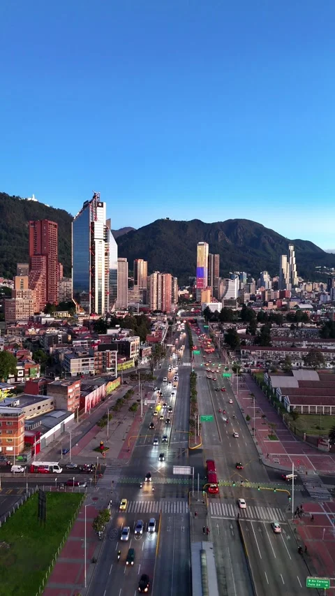 Entering to the city Vídeos de archivo 303307708