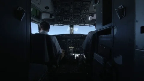 Entering the flight deck Stockbeeldmateriaal 75171725