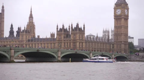 Entering London from the river. Stock-Footage 59082677