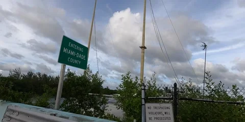 Entering Miami Dade County sign Stock Footage 158941183