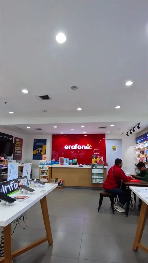 Entering a mobile electronics store Stock Footage 333426968