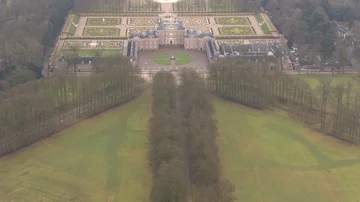 Entering 'Paleis het Loo' Stock Footage 85917013