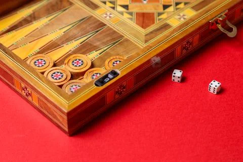 An entertaining backgammon game. Checkers, cubes, handmade board Foto stock
