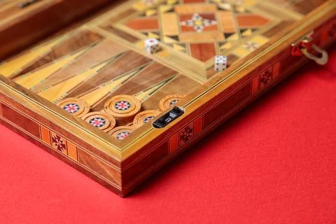 An entertaining backgammon game. Checkers, cubes, handmade board Foto stock