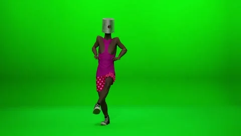 Entertaining Bucket Head Dancer on Chroma Key Видео 321449249