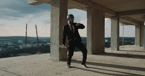 Enthusiast young engineer dancing pretty happy on the rooftop of construction 스톡 동영상 92941781