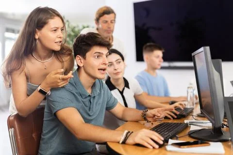Enthusiastic young developers participate together in brainstorming IT startup 库存照片