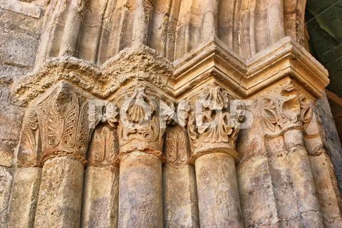 Entrance capitals of santa clara velha Stock-Fotos