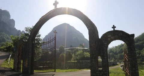 Entrance gate to monastery Stockbeeldmateriaal 110785158