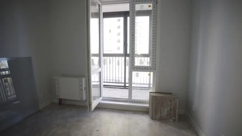 Entrance opens into empty room with access to glass balcony Vídeo Stock 329774236