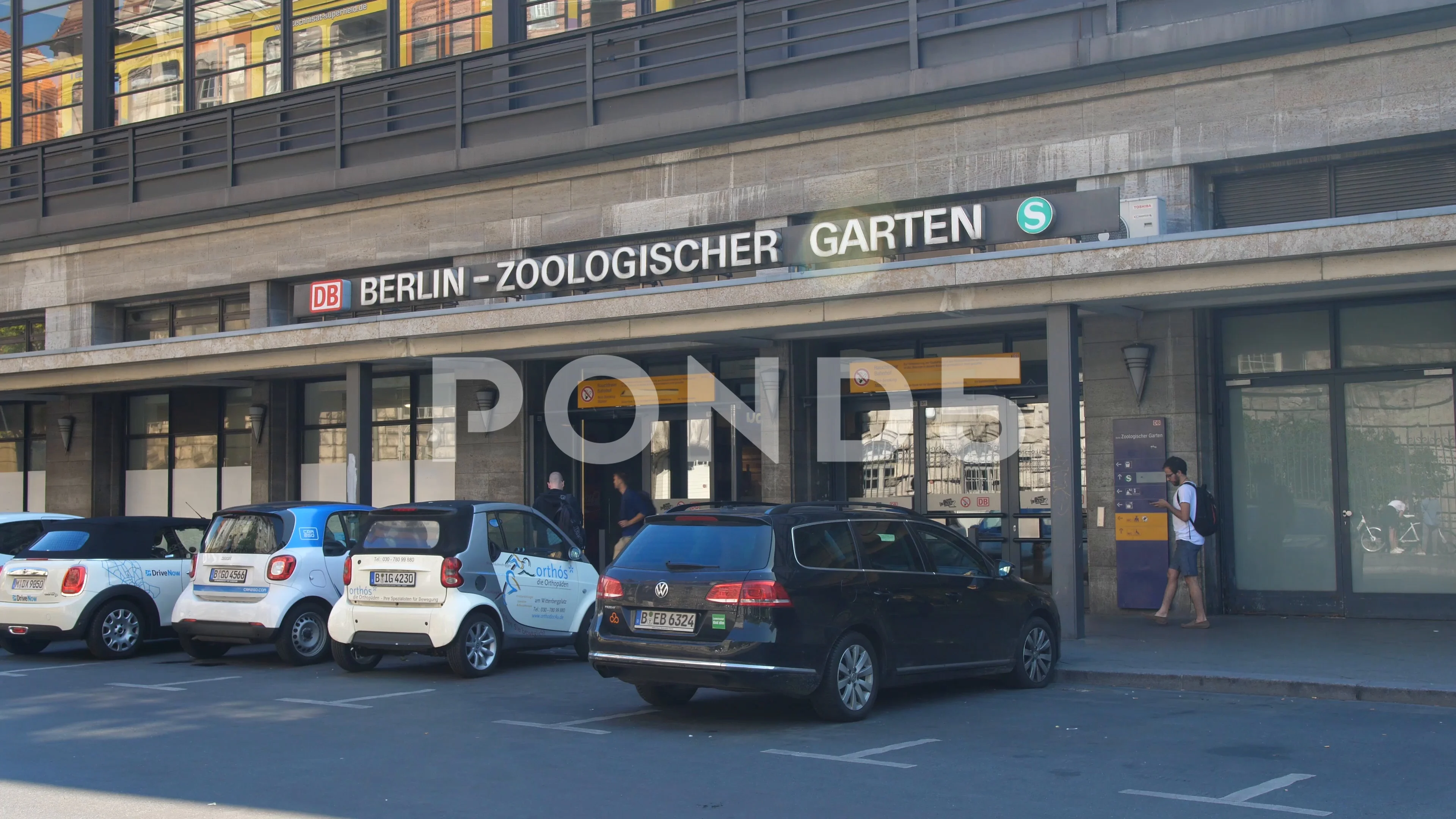 Entrance Of Railway Station Zoologischer Garten Clip 78634902