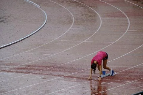  entreno de atletismo bajo la lluviaPolideportivo Príncipes de Espana entr.. Stock Photos