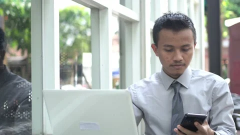 Entrepreneurs working at computers  with telephone Stock Footage 149285295