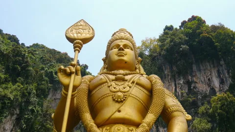 Entry to the Batu Caves with the giant Murugan Statue Stock Footage 157554422